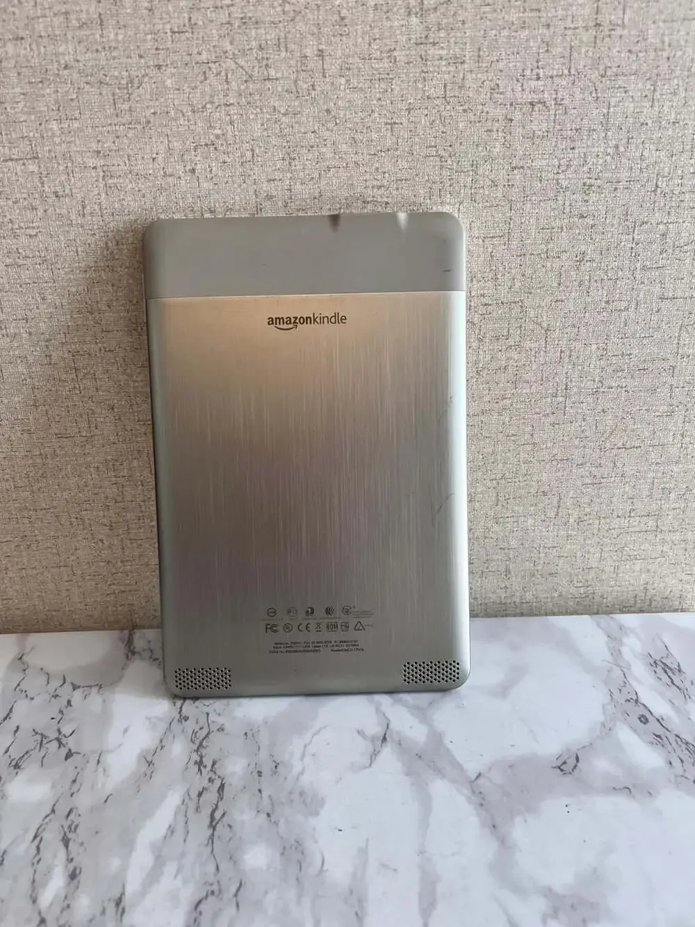 Amazon Kindle 2nd Generation E-Reader (Model D00701)